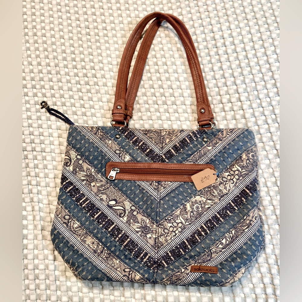 Beautiful Sakroots leather straps shoulder bag. Large bag with loads of room